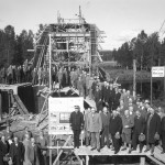 Byggande av en bågbro i betong över Svartälven vid Immetorp 1931. Foto Karlskoga Bergslags Hembygdsförening